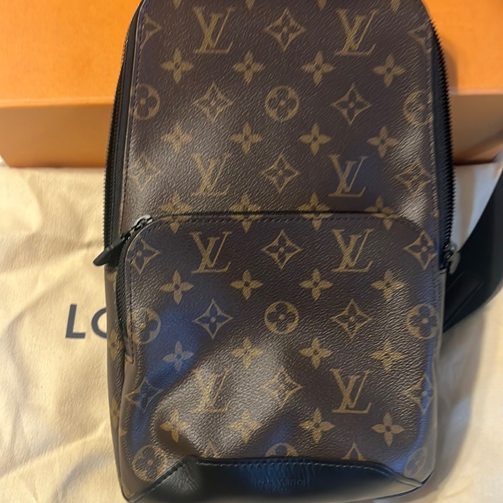 Louis Vuitton Avenue Sling